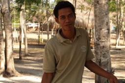 Gili_Asahan_Eco_Lodge_Accommodation_Lombok_Holiday_Staff-10-255x170
